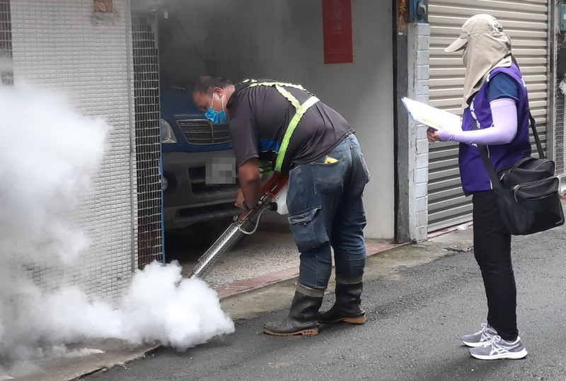 Mesures contre la dengue dans le voisinage de cas détectés à Chiayi (photo CNA)