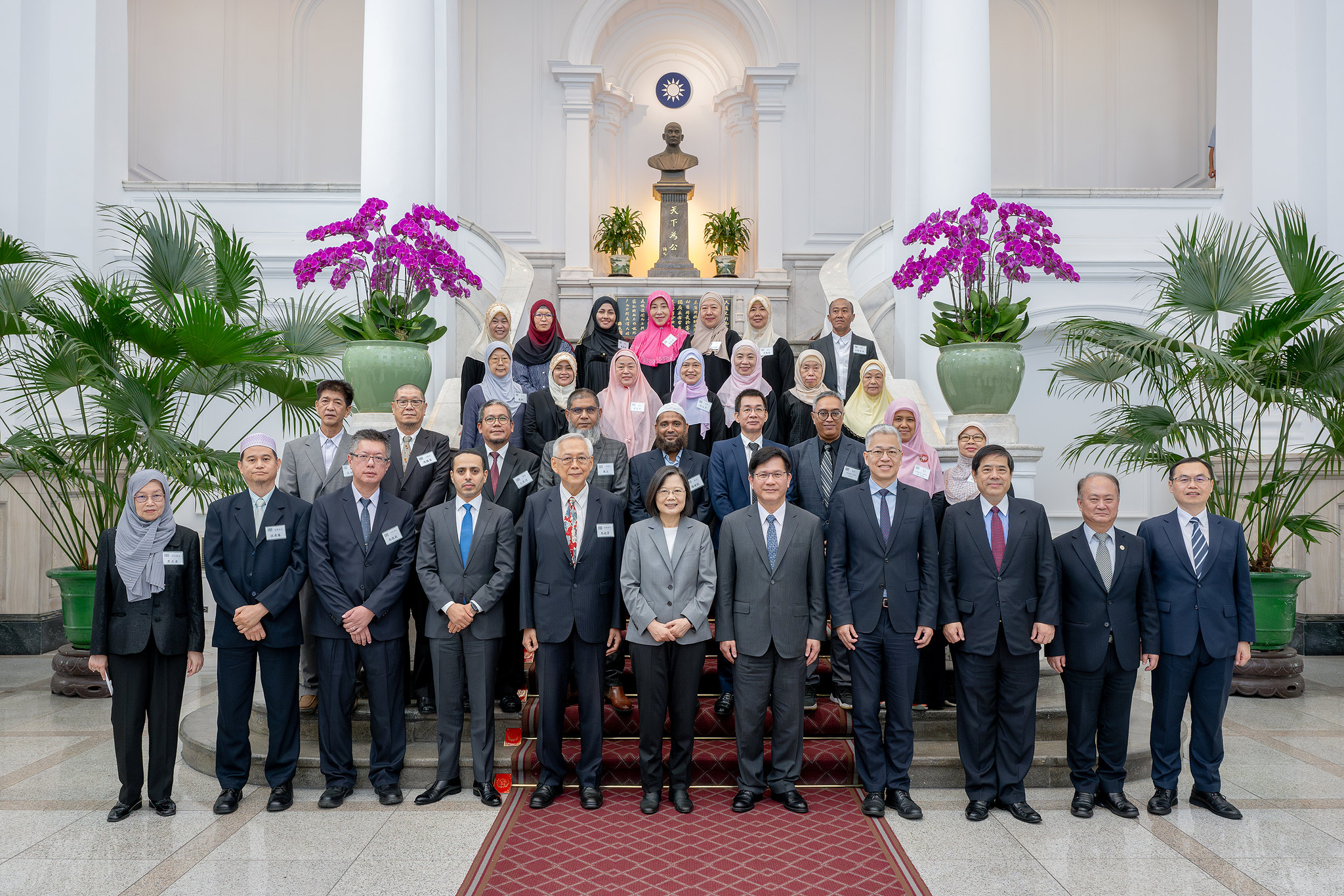 La Présidente Tsai Ing-wen reçoit le Groupe musulman du Hajj de Taïwan au Palais présidentiel, de retour du pèlerinage à La Mecque (photo : Présidence)