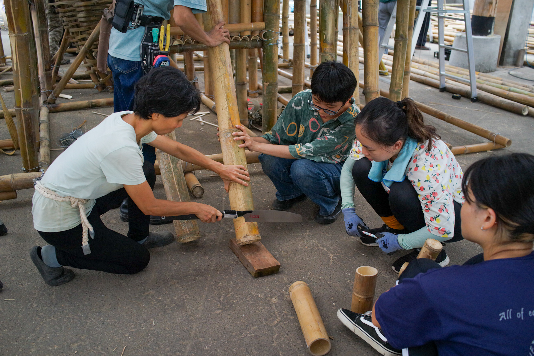 Atelier de construction d'un Takuban organisé à l'été 2023 sous la supervision de Ahung Masikad et Lin Yayin (photo : Sasa)