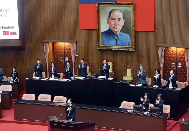 Discours de la présidente du Parlement lituanien devant le Yuan législatif le 24 octobre 2023 (photo CNA)