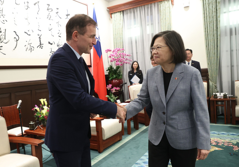 Photo d'archives: Tsai Ing-wen(蔡英文) recevait Andrey Kovatchev, le premier vice président du groupe Amitié Taïwan du Parlement européen en novembre 2023 (Photo CNA)