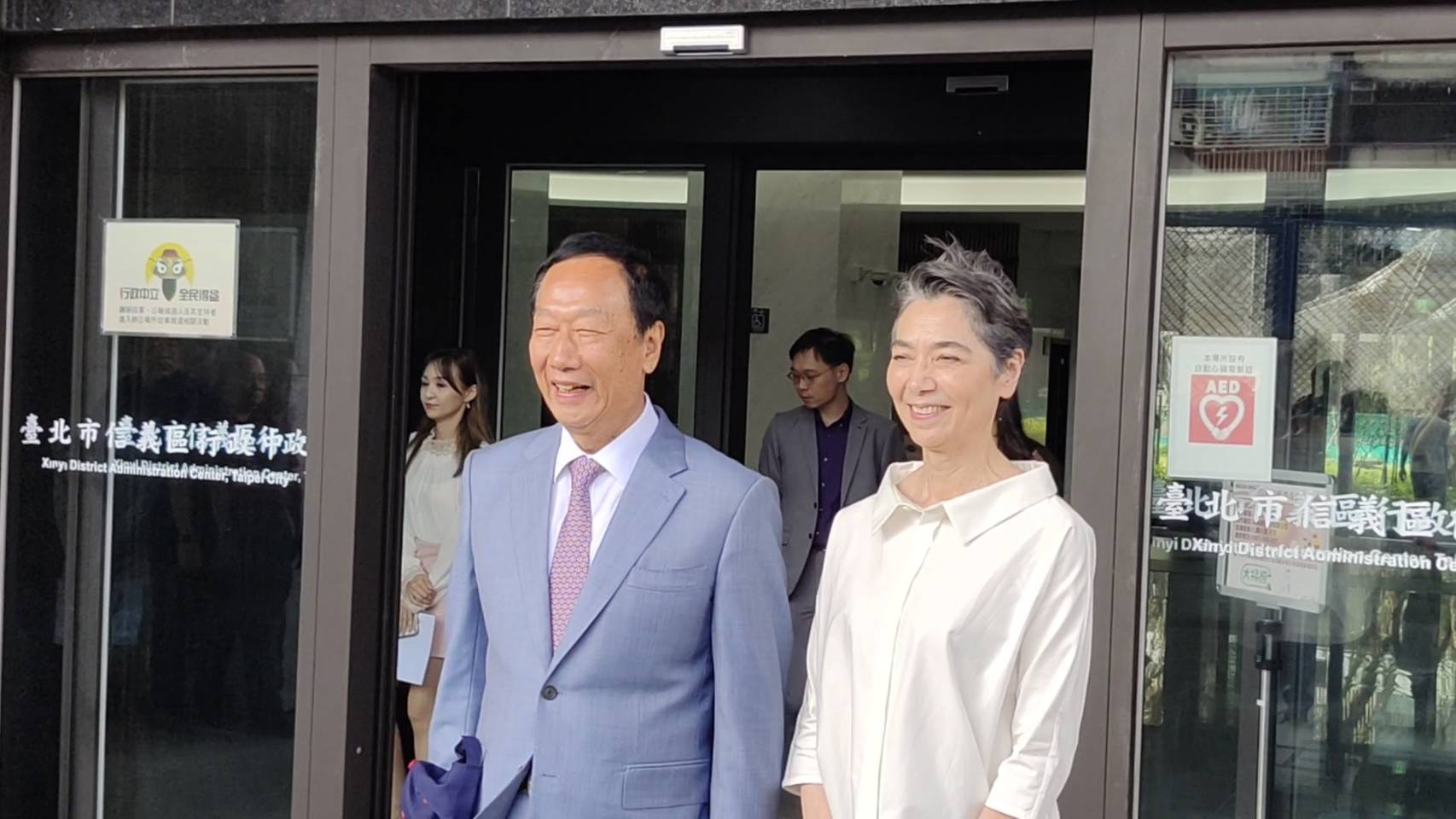 Le candidat indépendant Terry Gou et sa colistière Lai Pei-hsian (photo 王韋婷)