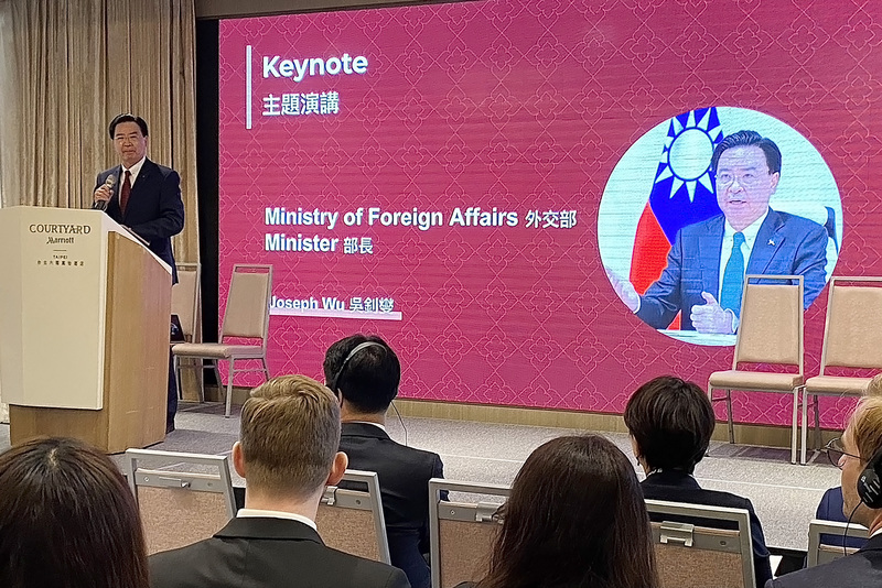 Le ministre des Affaires étrangères Joseph Wu lors de la Conférence annuelle sur les réseaux d’influence chinois organisée par Doublethink Lab (photo CNA)