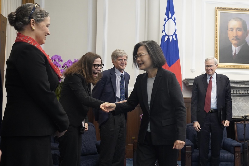 Laura Rosenberger, présente de l'AIT (Americain Institute in Taiwan) en visite à Taïwan, a rencontré la Présidente Tsai Ing-wen le 15 janvier 2024 (photo CNA)