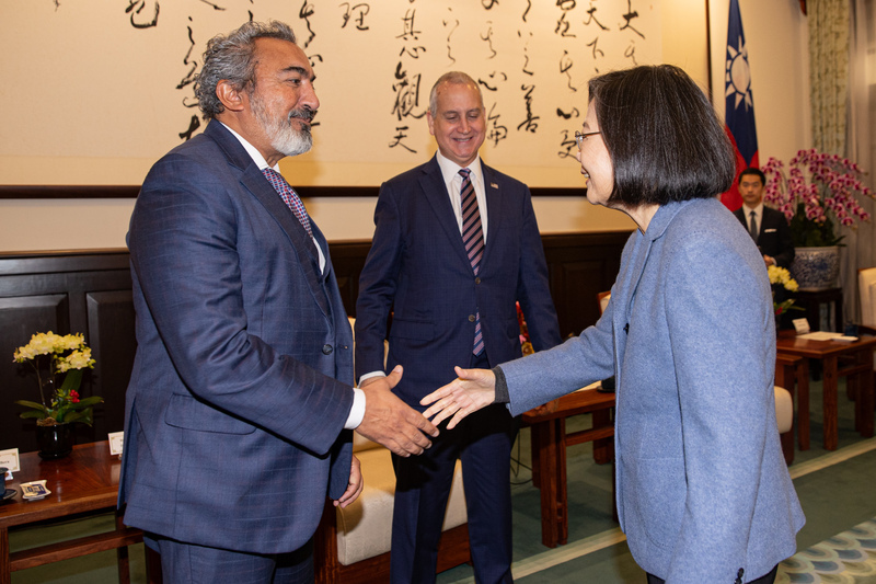 Les deux coprésidents du groupe parlementaire américain d'amitié avec Taïwan, Mario Diaz-Balart et Ami Bera ont rencontré aujourd'hui la présidente taïwanaise Tsai Ing-wen (蔡英文) (Image : CNA)