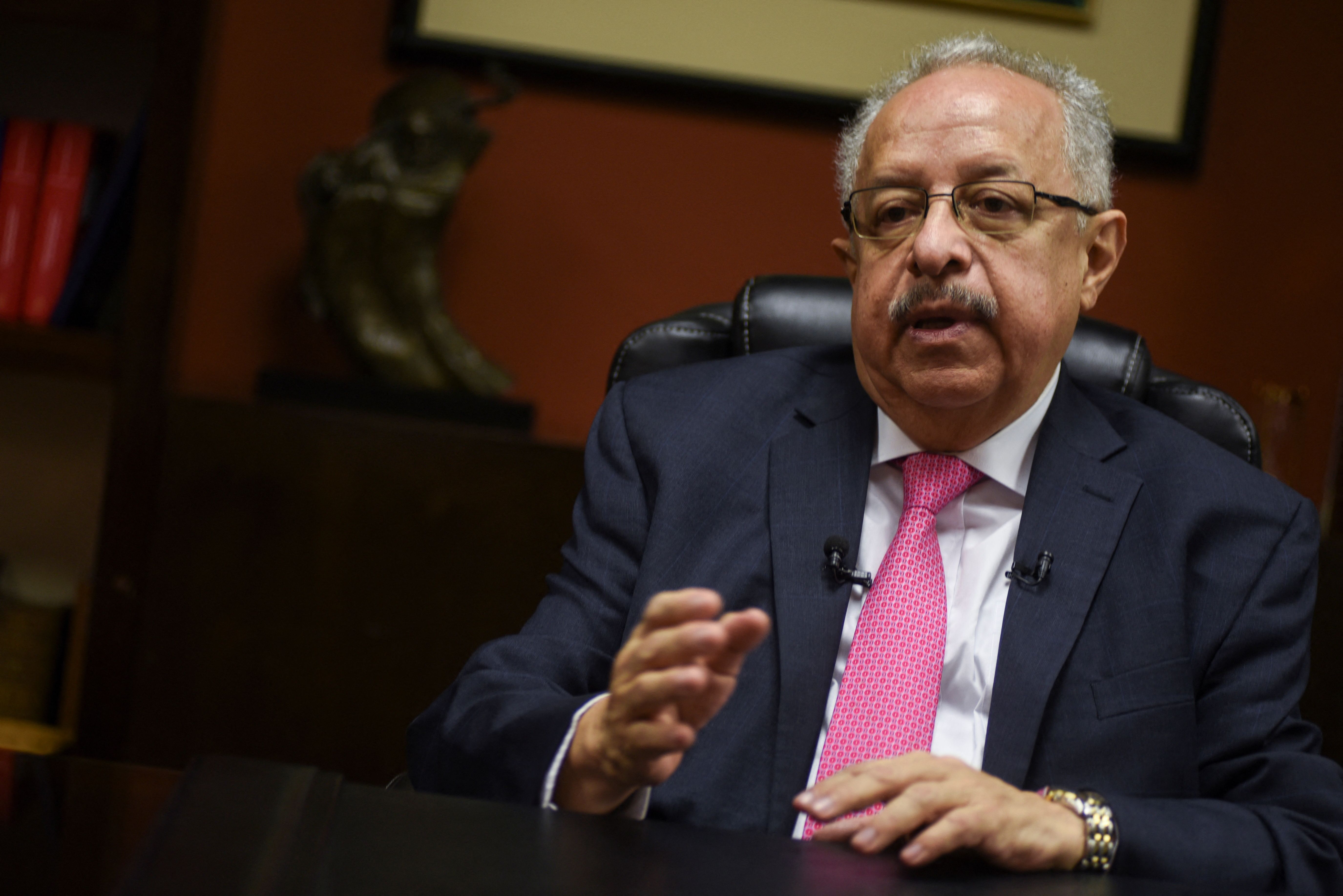 Le ministre des Affaires étrangères du Guatemala, Carlos Ramiro Martinez, interviewé par Reuters (photo : Reuters)