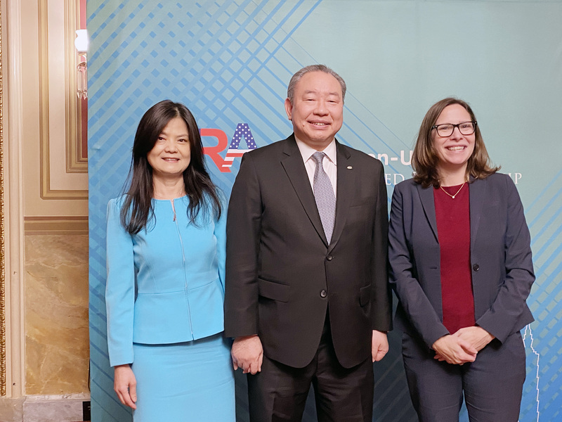 Le Bureau de représentation de Taïwan aux Etats-unis a organisé hier une réception pour commémorer le 45e anniversaire du Taiwan Relations Act (TRA) (Image : CNA)