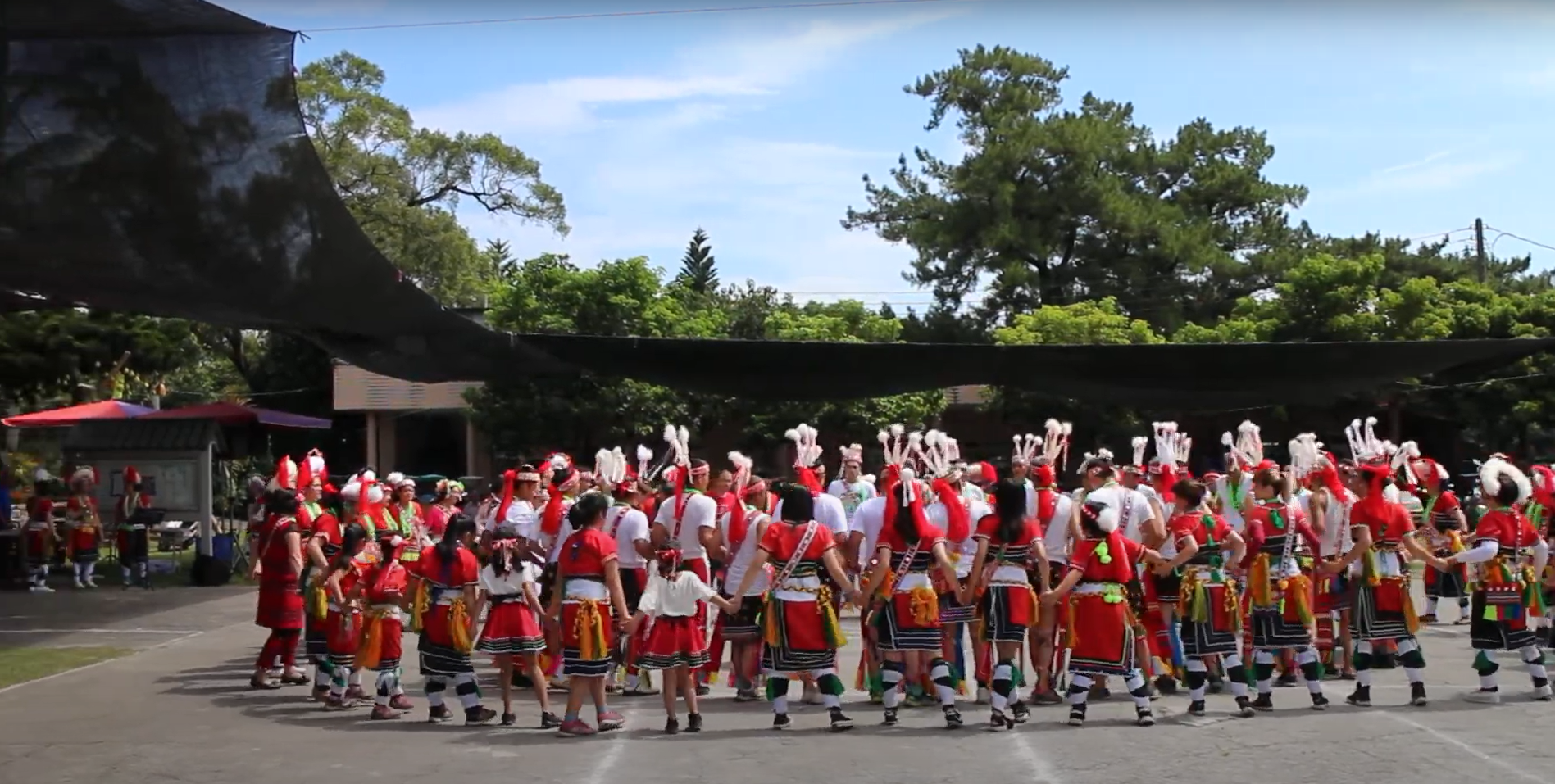Capture d'écran d'une vidéo réalisée par Tai Wen-hsian lors d'une célébration religieuse autochtone dans le village de Guangfu