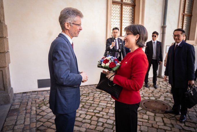 La vice-président élue de Taïwan Hsiao Bi-khim en visite en Europe rencontre le président du Sénat tchèque Miloš Vystrčil (photo compte de Miloš Vystrčil sur X)