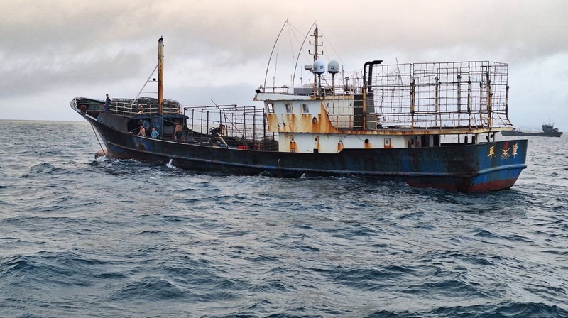 Quatre bateaux de pêche chinois ont été refoulés de la ZEE de Taiwan par les garde-côtes le 26 mars 2024（photo CNA)