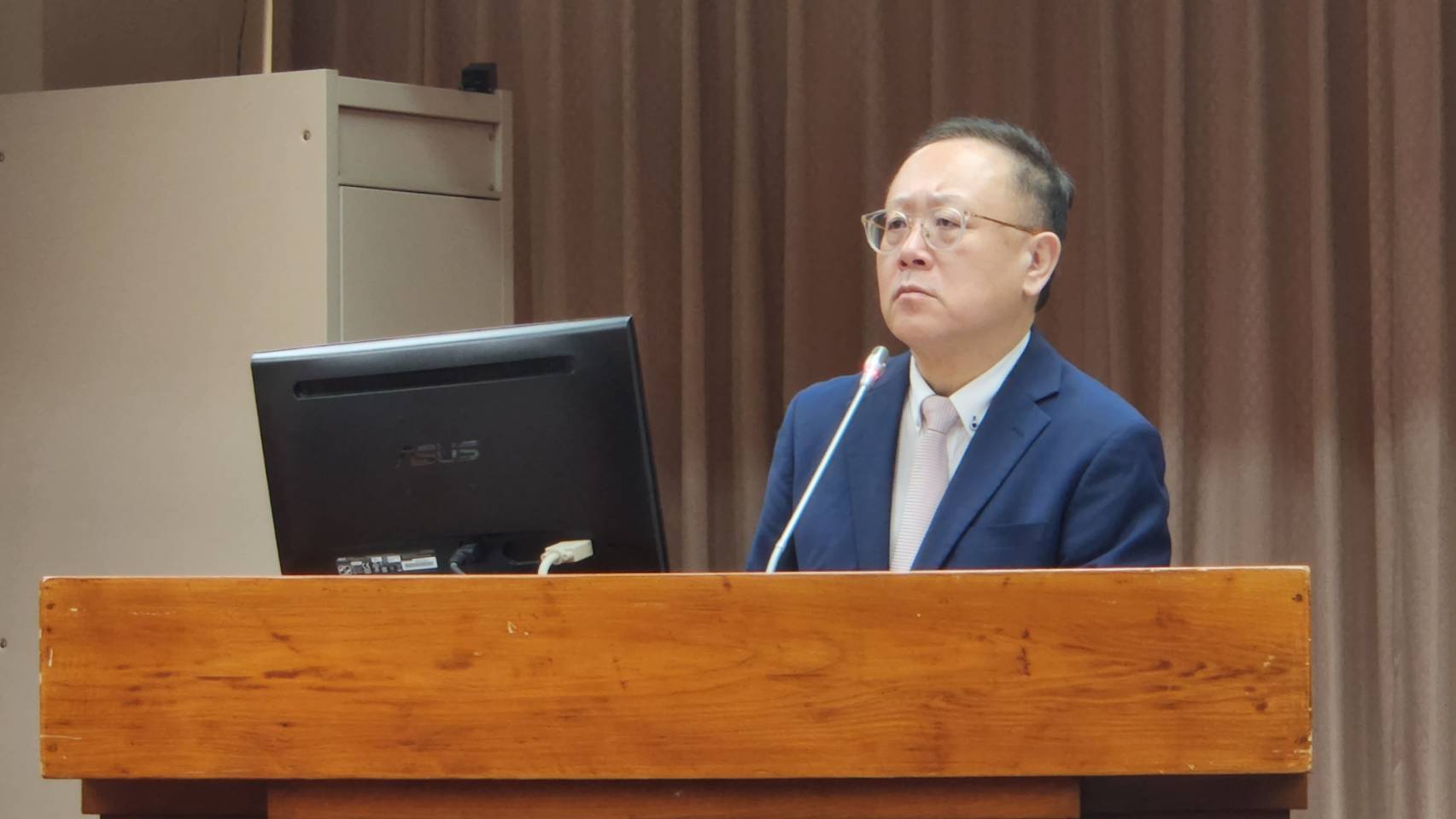 Le ministre de la Culture Shih Che au Parlement (photo, Rti/Chiang)