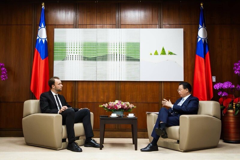 Dans une interview avec le journal danois Berlinske, le ministre taïwanais des Affaires étrangères Joseph Wu (吳釗燮) a appelé les autorités danoises à respecter le libre arbitre des Taïwanais et leur droit de s'appeler comme ils le souhaitent (Image : ministère des Affaires étrangères)