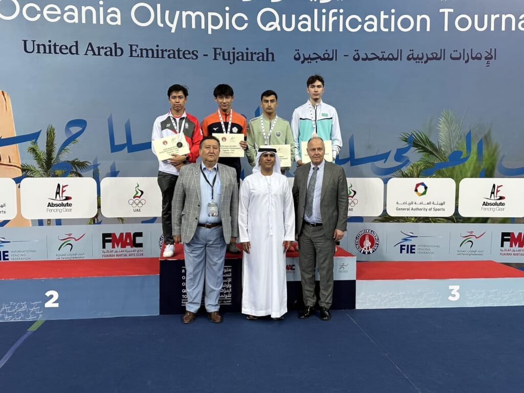 L'escrimeur taïwanais Chen Yi-tung (2e à g. au 2nd rang) qualifié pour les J.O. de Paris (Fb Chen)