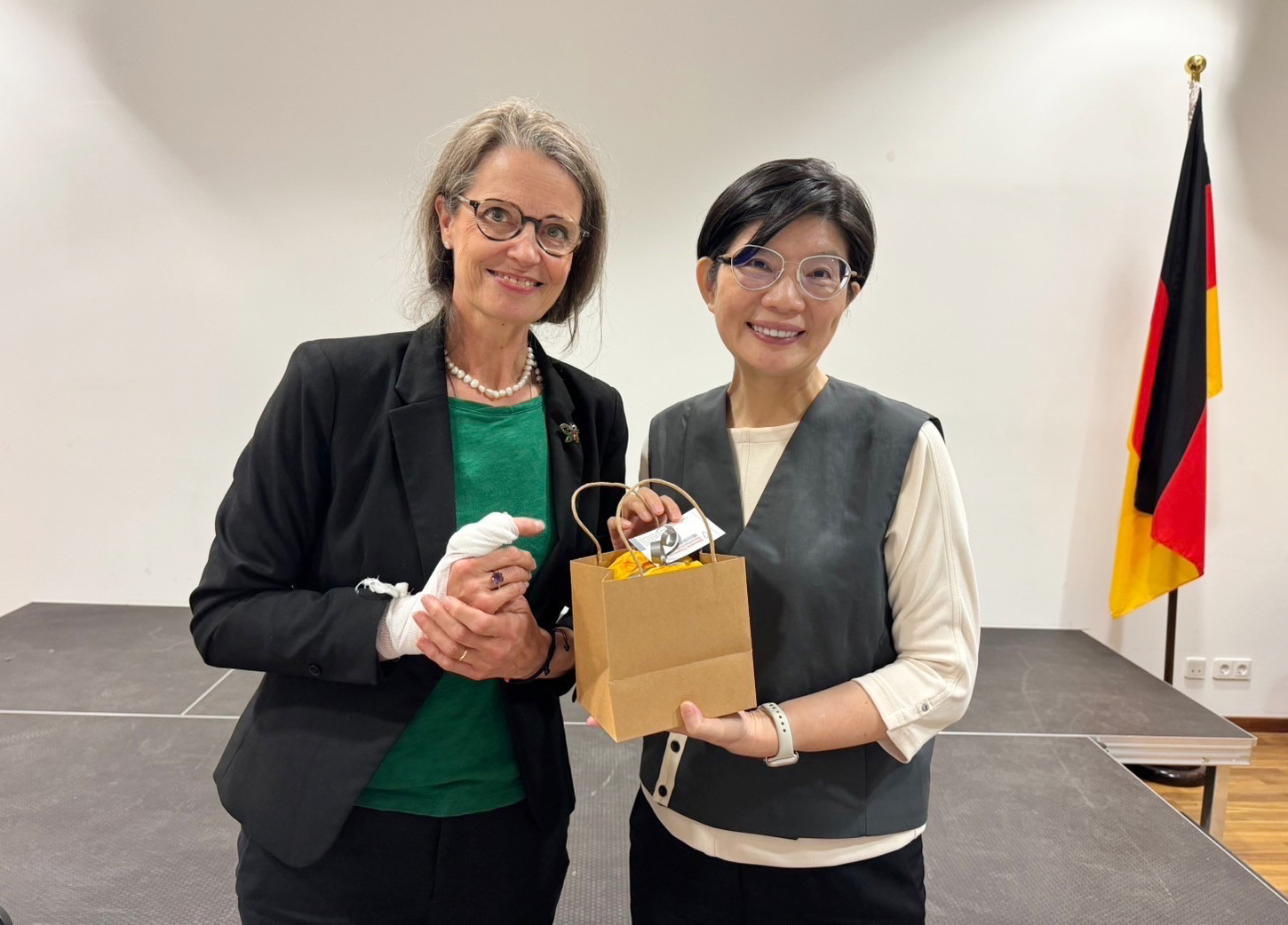 La présidente de Rti, Cheryl Lai, a rencontré lors de son déplacement en Allemagne début mai 2024, Caroline Zillessen, groupe d’amitié Allemagne-TaÏwan (photo : Rti)