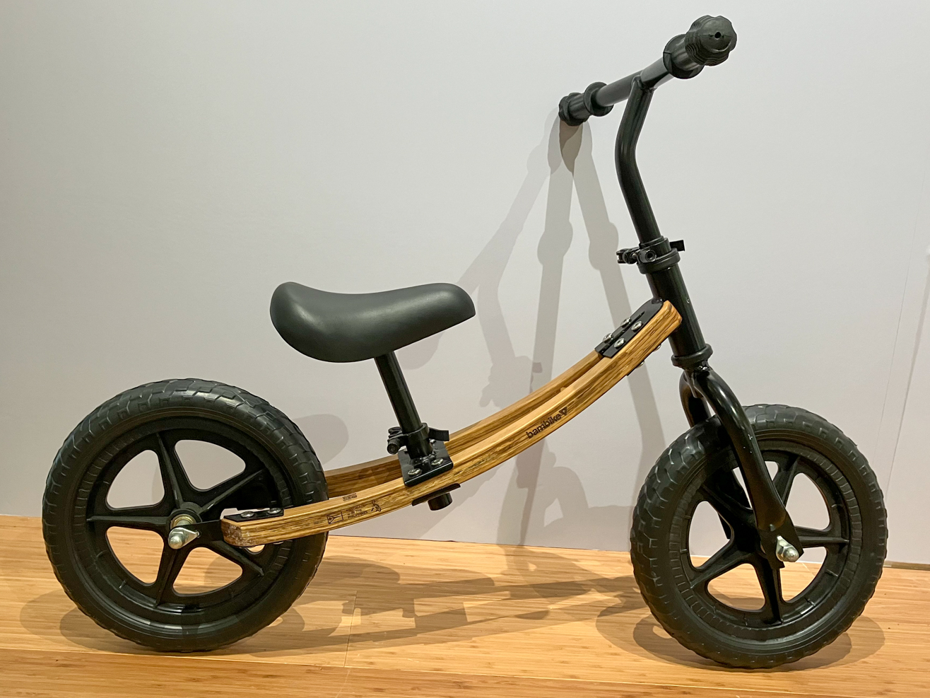 Un vélo pour enfant exposé lors du congrès mondial du bambou en avril 2024 à Taïwan (photo : Sasa)