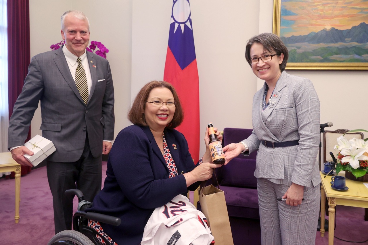 La vice-présidente Hsiao Bi-khim (蕭美琴) accueille la 2e délégation parlementaire américaine depuis son investiture  (Image : palais présidentiel)