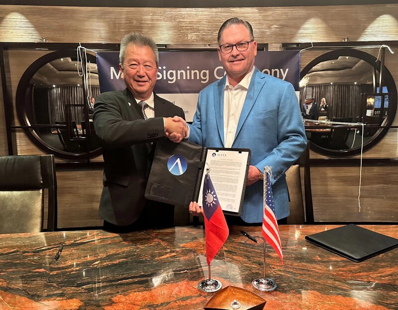 Signature de protocole d'entente entre l'AIDC  et AEVEX Aerospace (Photo CNA)