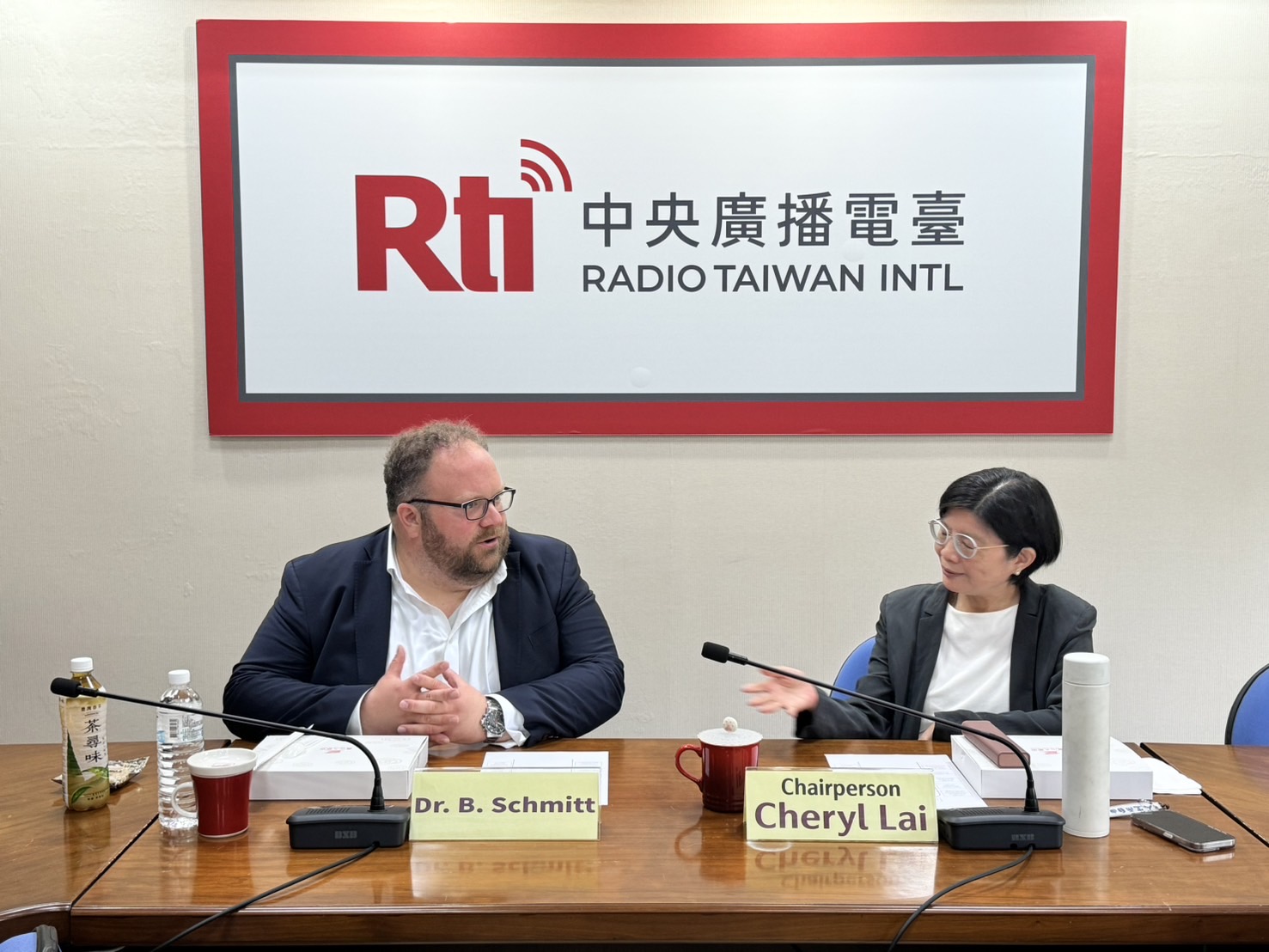 La présidente de Radio Taïwan International, Cheryl Lai, a reçu le 18 juin 2024 Benjamin Schmitt, chercheur à l'Université de Pennsylvanie, expert des questions de sécurité et d’énergie. (photo : Rti)