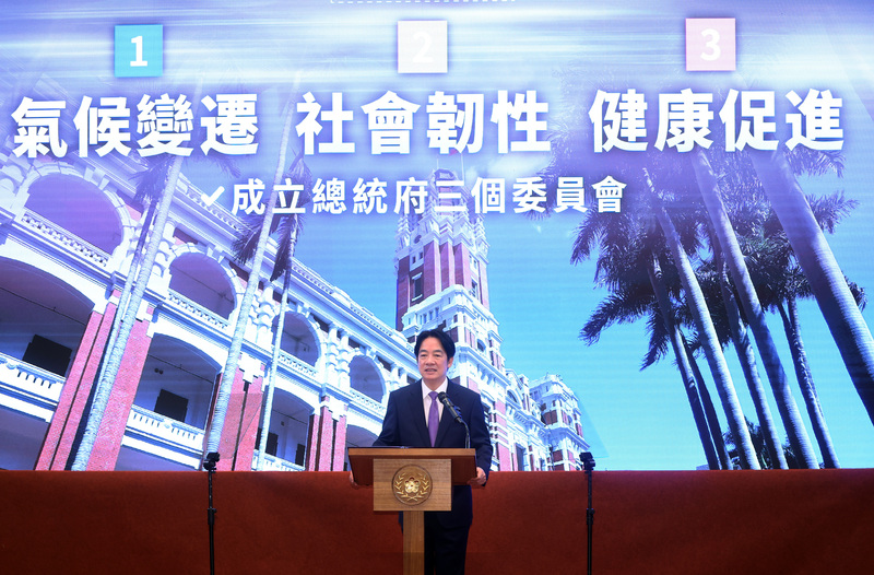 Lai Ching-te présente les trois nouvelles grandes commission en conférence de presse, le 19 juin (image CNA)