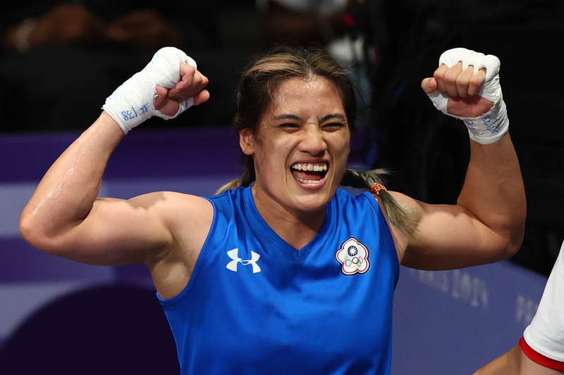 La boxeuse Chen Nien-chin (陳念琴) qui affrontait la tête de série n°3 de sa catégorie, la Brésilienne Barbara Maria dos Santos, a créé la sensation de la journée pour la délégation taïwanaise en remportant son 8e de finale aux points (5-0), se rapprochant d’un éventuel podium olympique pour sa 3e participation aux JO (photo CNA)