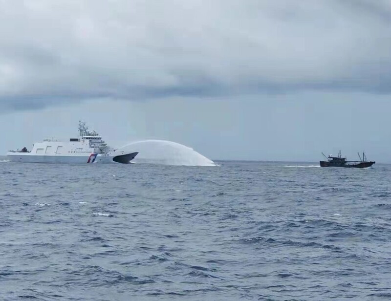 Un pêcheur philippin blessé lors d'une collision entre des bateaux de pêche chinois et taïwanais (Image : CNA)