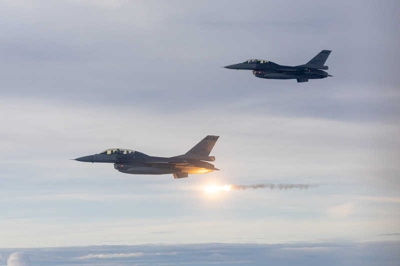 Des F-16 ont escorté les athlètes taïwanais de retour des JO de Paris (photo : CNA)