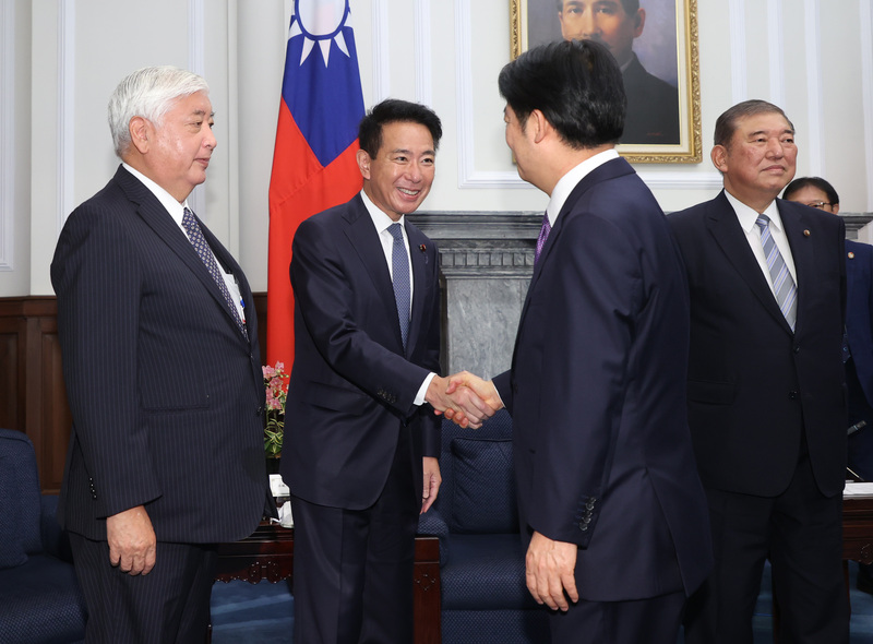 Le Président Lai Ching-te a reçu le 13 août 2024 une délégation japonaise envoyée par l’association des parlementaires sur la sécurité du Japon, conduite par l’ancien ministre de la Défense Shigeru Ishiba et comprenant notamment l’ex-ministre des Affaires étrangères Seiji Maehara (photo : CNA)