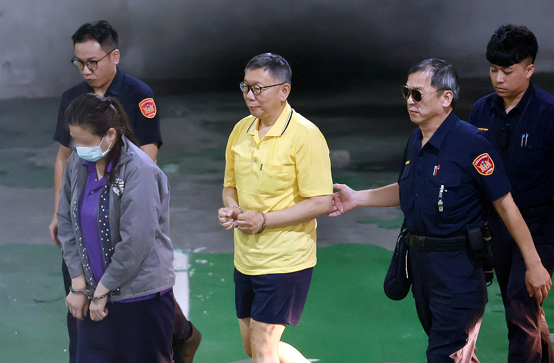 Ko Wen-je a de nouveau été interrogé aujourd'hui par le parquet de Taipei pendant deux heures et reste en détention provisoire (Image : CNA)