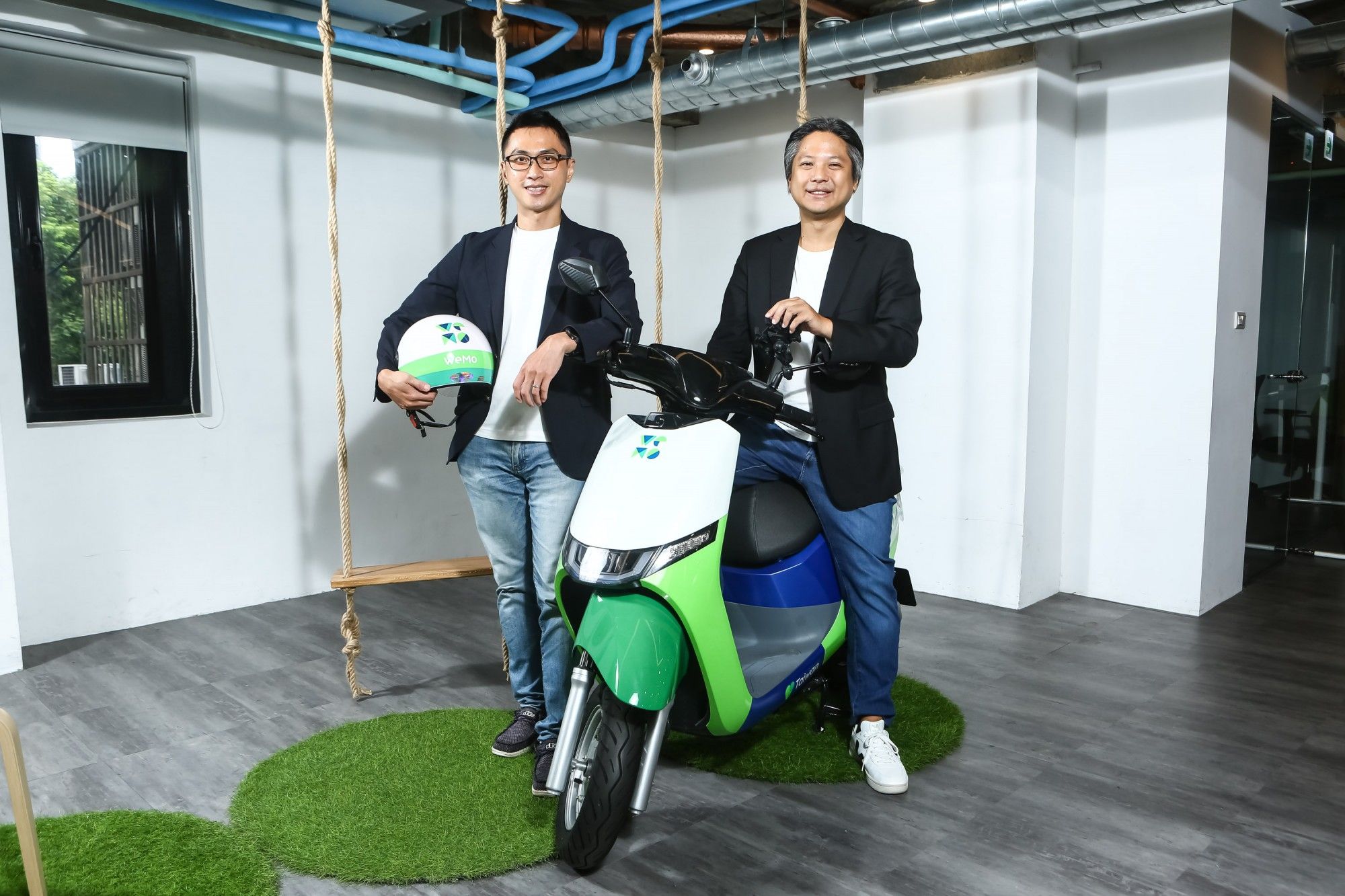 Liu Yu-Sun et Lin Dong-ming de WeMo lors de la présentation de WeMo Fly (photo Bnext)