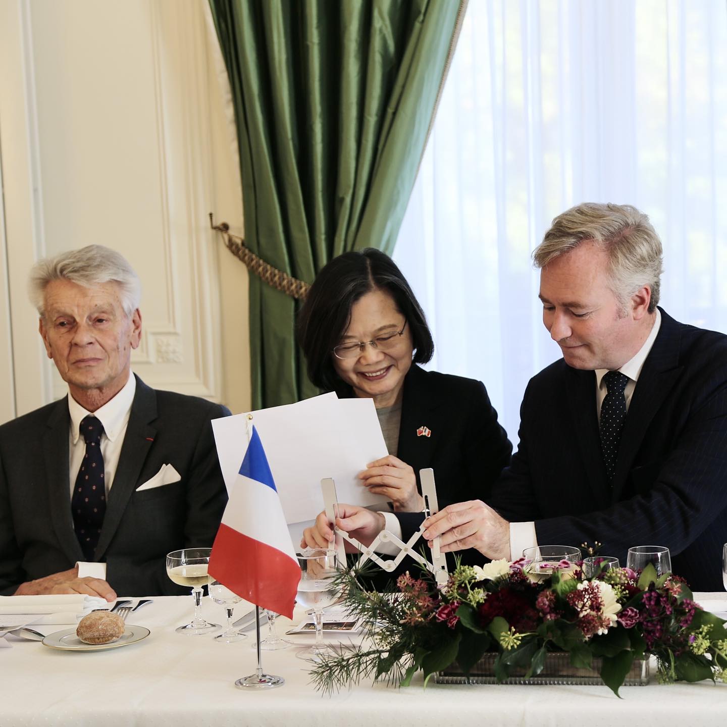 Alain Richard (à g.); Tsai Ing-wen et Jean-Baptiste Lemoyne (à d.) (Photo FB de Tsai Ing-wen)