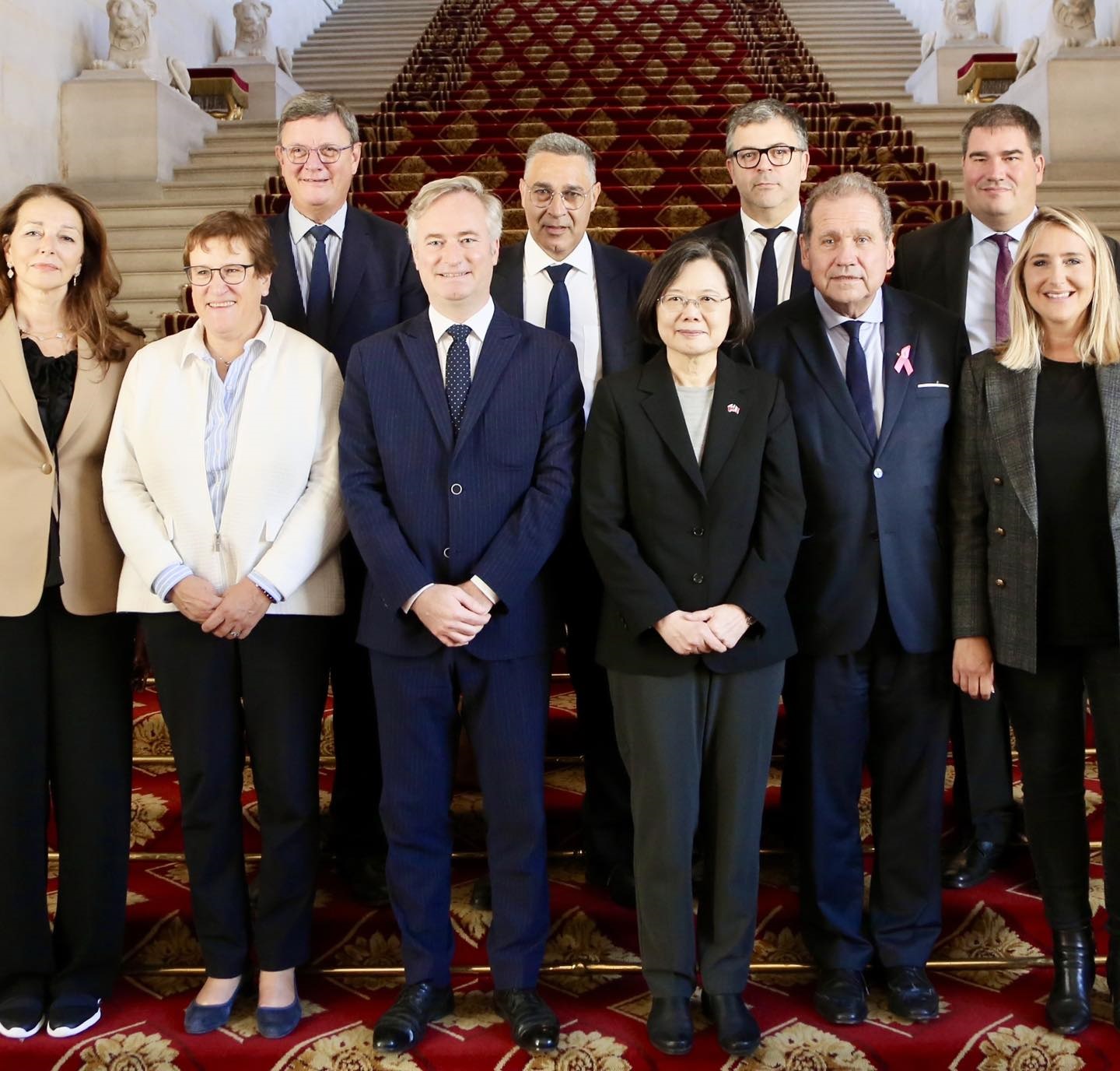 En visite en France, l'ex-présidente Tsai Ing-wen rencontre les sénateurs français (Image : Compte Facebook de Tsai Ing-wen)
