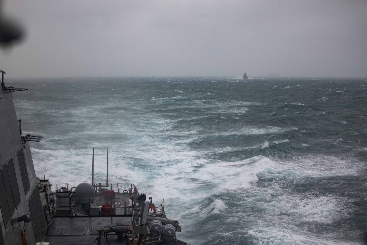 Le passage dans le détroit de Taïwan de deux navires militaires américain et canadien le 20 octobre (photo, Facebook 7e flotte de la Marine américaine)