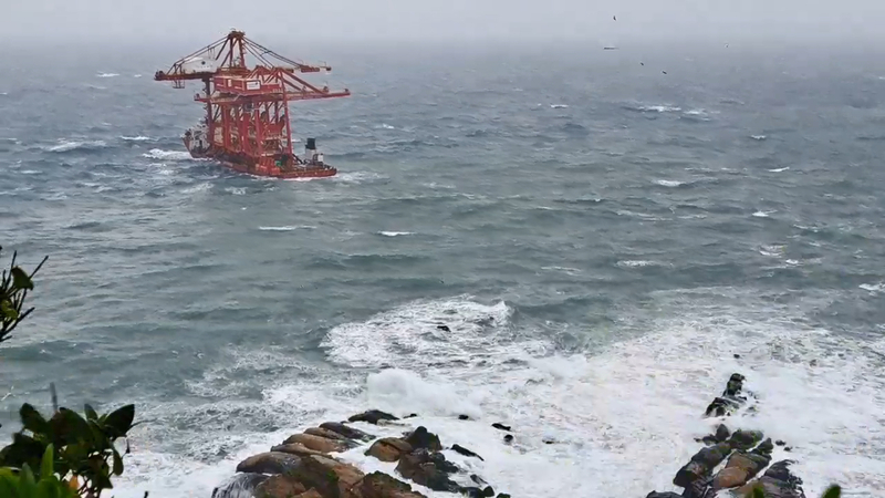 Le cargo Yu Zhou Qi Hang (鈺洲啟航), abandonné au large de Yehliu (image : CNA)