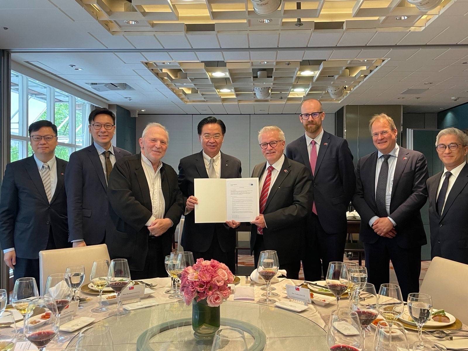 La délégation parlementaire européenne reçue par le chef de la commission de sécurité nationale Joseph Wu (Image : commission de la sécurité nationale)