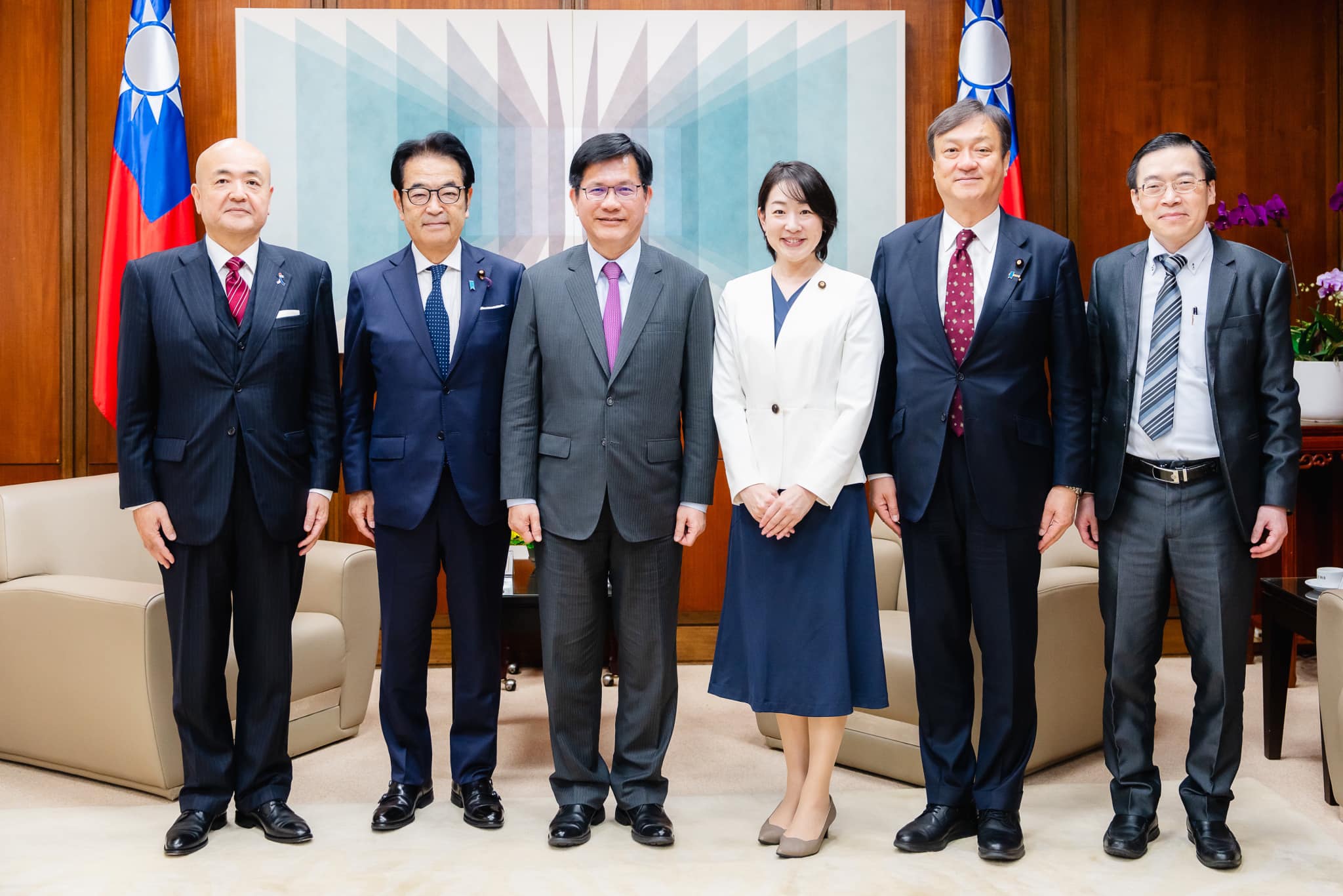 Le ministre des Affaires étrangères Lin Chia-lung a reçu une délégation sénatoriale japonaise le 25 novembre 2024 (source : FB de Lin Chia-lung)