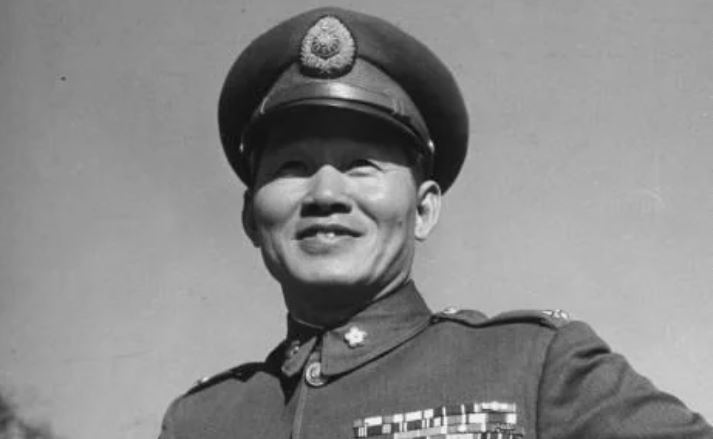 Le Général Sun Li-jen dans les années 1940 (domaine public)