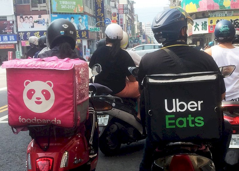 Uber Eats et Foodpanda (photo d'illustration CNA)