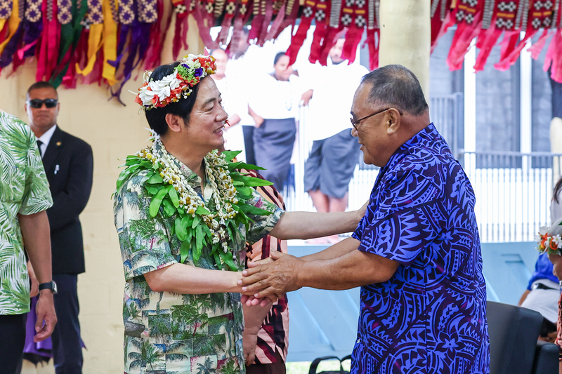 Le président Lai CHing-te est reçu à Tuvalu par Tofiga Vaevalu Falani, le gouverneur général(photo CNA)