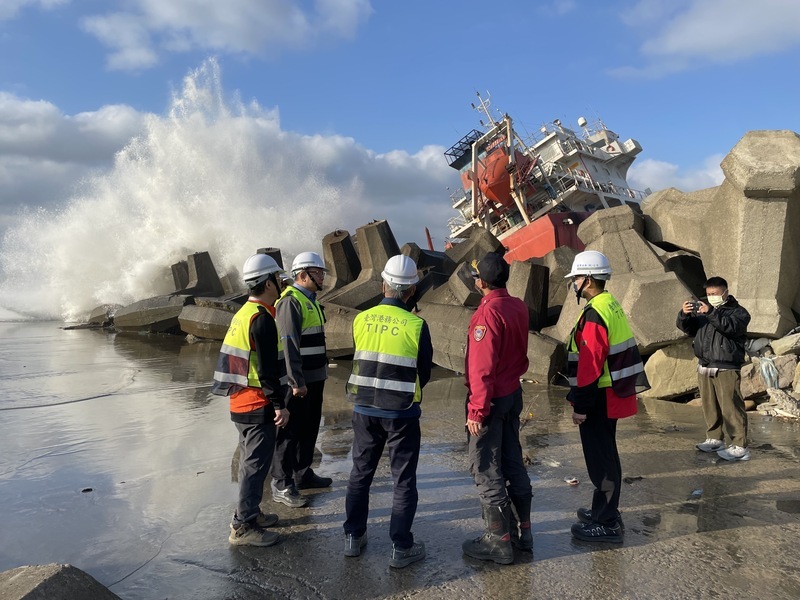 Pétrolier panaméen bloqué à Taichung (photo CNA)