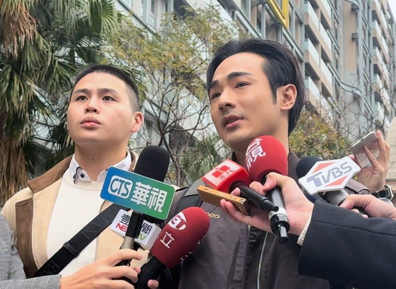 Le youtuber Pa Chiung (à d.) et le rappeur PYC (à g.) (photo CNA)