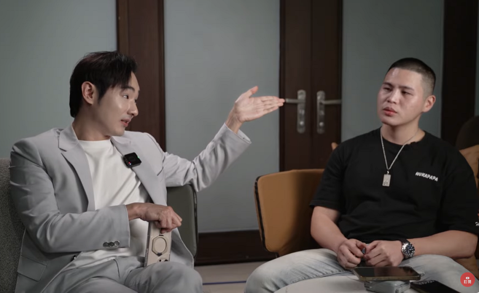 Influenceur taïwanais Pa Chiung (八炯 à g.) et le rappeur Po-yuan (陳伯源) (Photo YT)