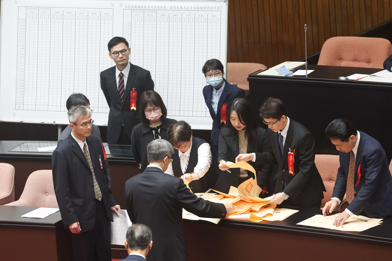 Les députés comptent les votes sur les candidatures des grands juges (photo : CNA)