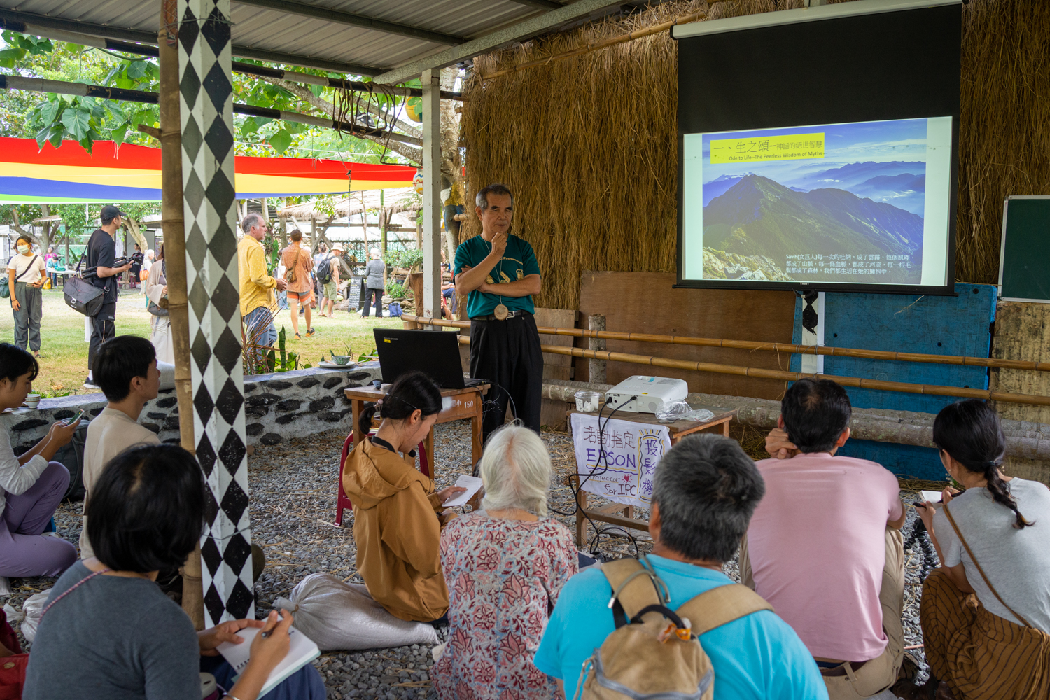 Cheng Han-Wen présente la sagesse des autochtones Bunun en lien avec la forêt (photo : Sasa)