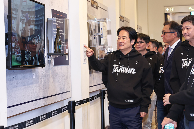 Le Président Lai Ching-te inaugure l'exposition sur la victoire de baseball de Taïwan (photo, CPBL)