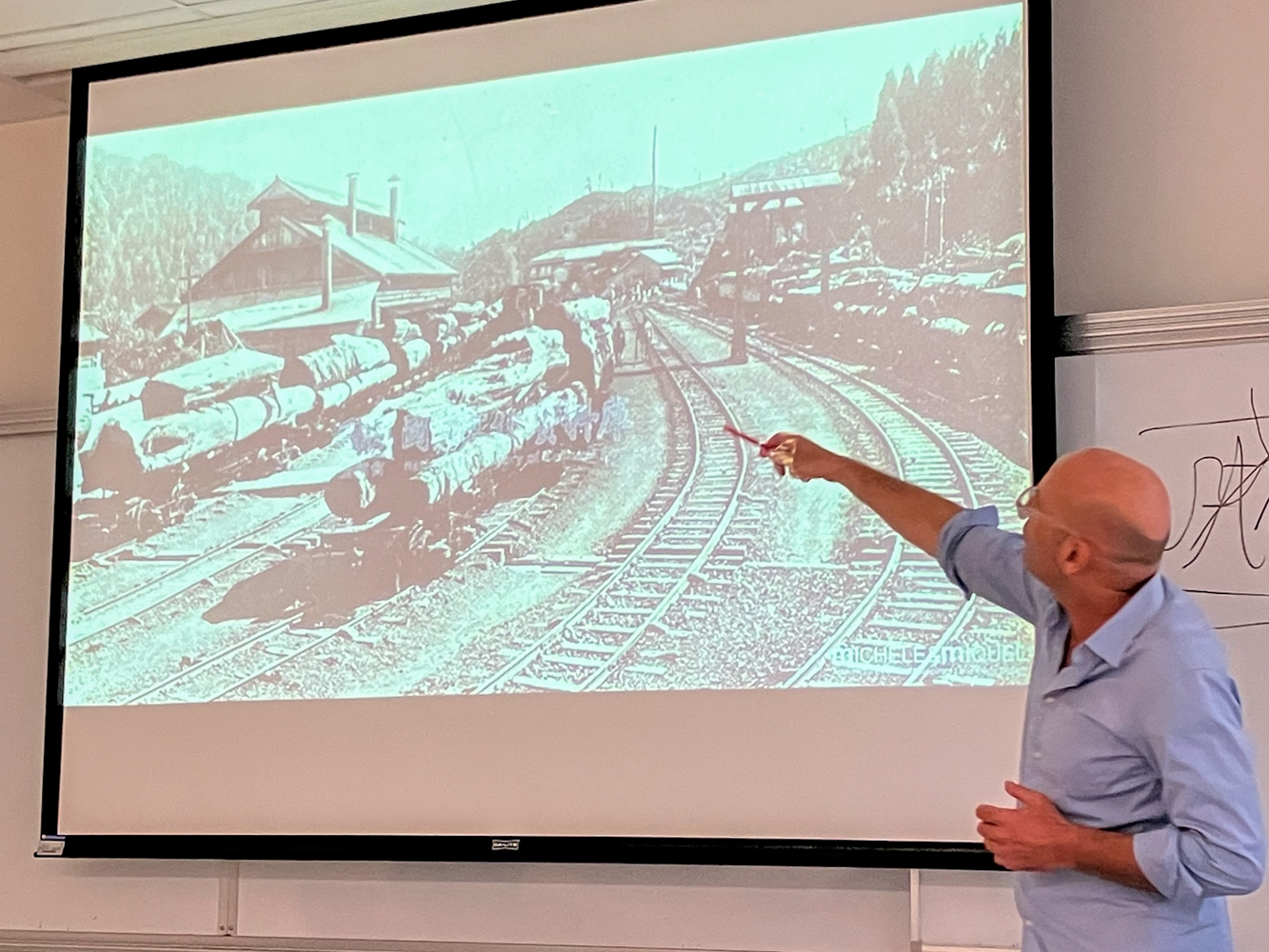 L'historien Jérôme Lanche, partenaire à Taïwan du studio d'architecture Michèle et Miquel, a donné une conférence en novembre 2024 à l'Université Fujen (photo : Sasa)