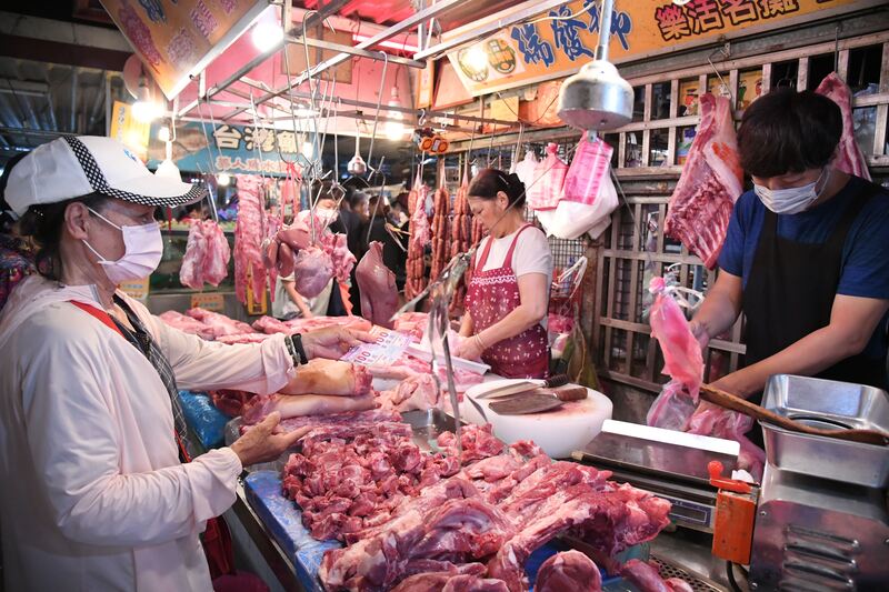 Un stand de vente de porc dans un marché à Hualien (photo : CNA)