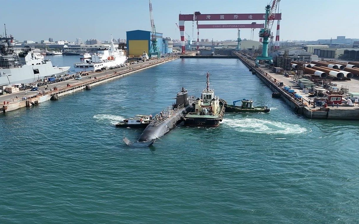 Le sous-marin Hai Kun achève les tests d’inclinaison et de pré-immersion (photot: Taiwan Shipbuilding Corporation)