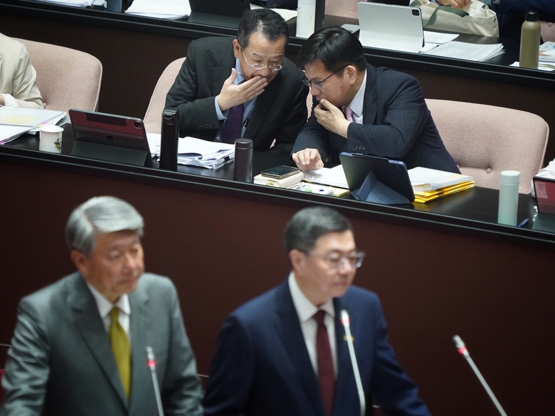 Séance de questions au gouvernement au Yuan législatif suite à l'annonce d'un investissement supplémentaire de 100 milliards USD par TSMC aux Etats-Unis (photo : CNA)