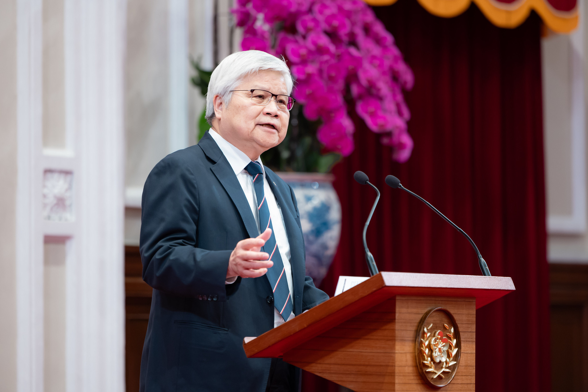 C.C . Wei, le PDG de TSMC s’engage à conserver la R&D à Taïwan lors d'une conférence de presse au palais présidentiel, le 6 mars 2025 (photo fournie par le palais présidentiel)
