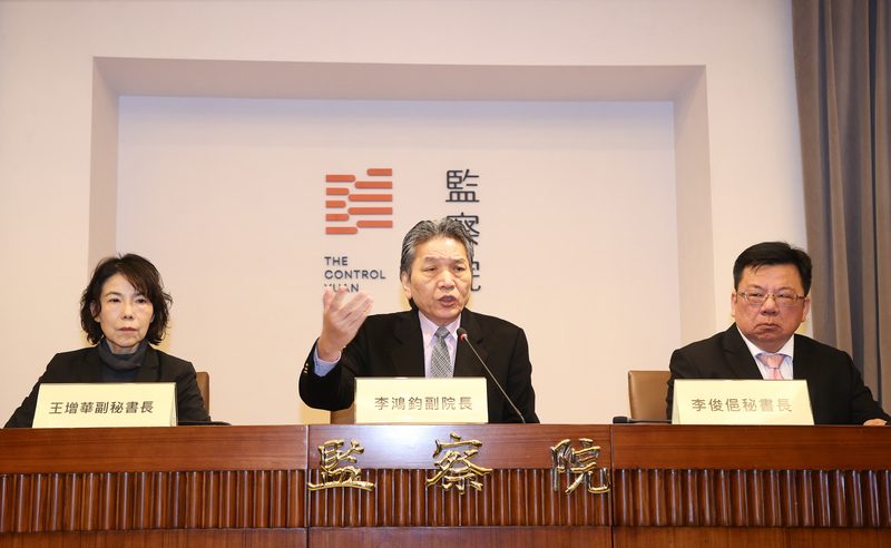 Conférence de presse du Yuan de Contrôle, pour annoncer le recours à une interprétation constitutionnelle s'agissant des coupes drastiques de budget (photo : CNA)